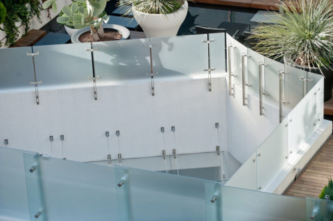 parapetti e scale in vetro