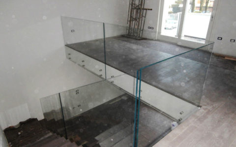 RAMPA E BALLATOIO IN VETRO