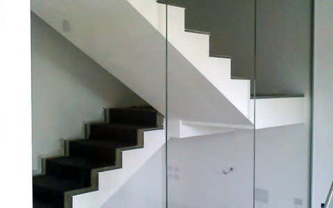 CHIUSURA-VANO-SCALA-IN-VETRO